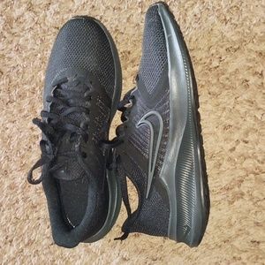 New Black Nike Women's Shoes Size 9.5